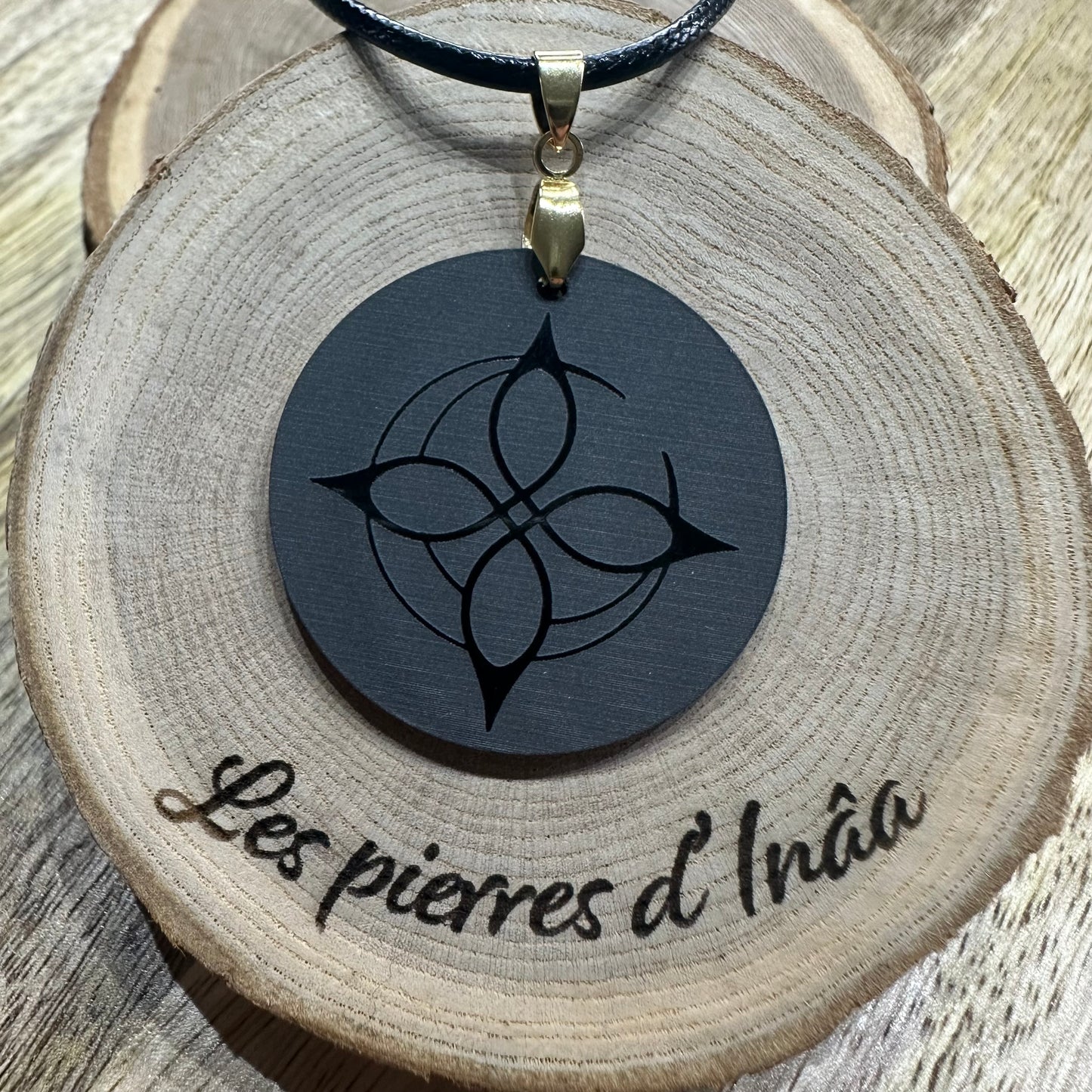 Pendentif acrylique noeud de sorcière et demie lune