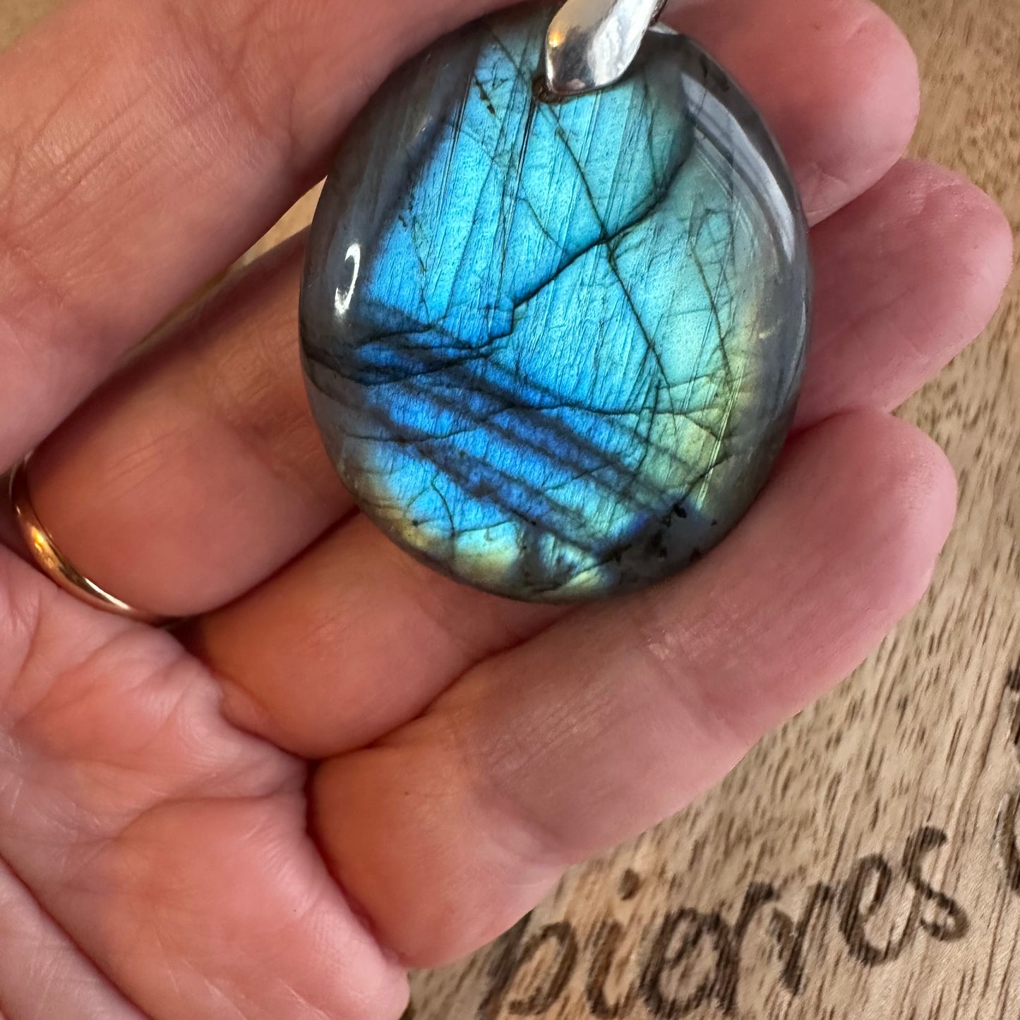 Pendentif Labradorite – Protection, Intuition et Bouclier énergétique (REF 411)