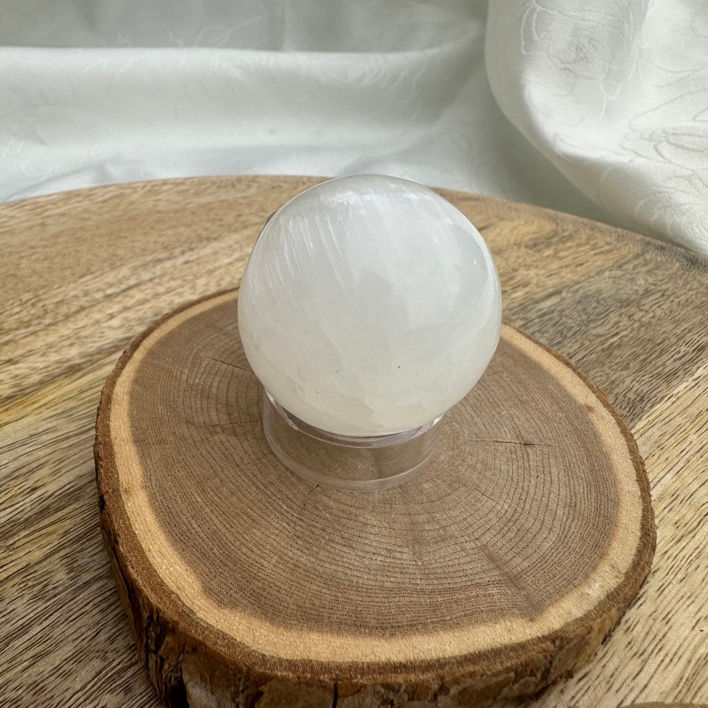 Mini Sphère Sélénite – Apaisement & purification vibratoire (Réf. 220)