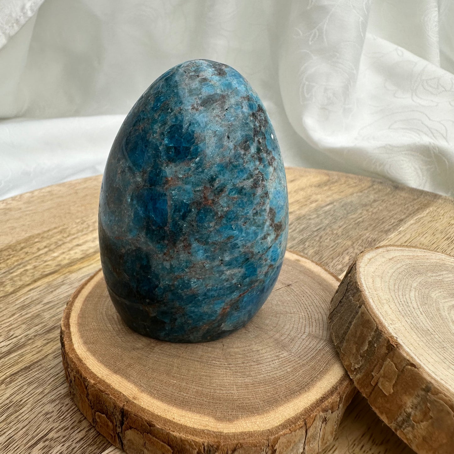 Forme libre en Apatite Bleue – Pierre d’expression et de clarté intérieure | Réf. 127