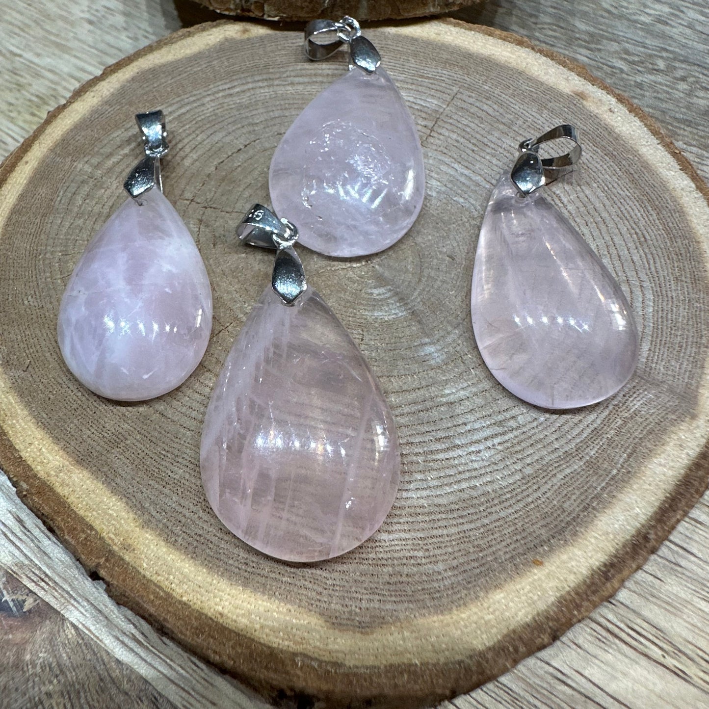 Pendentif goutte Quartz Rose – Amour, apaisement et confiance en soi