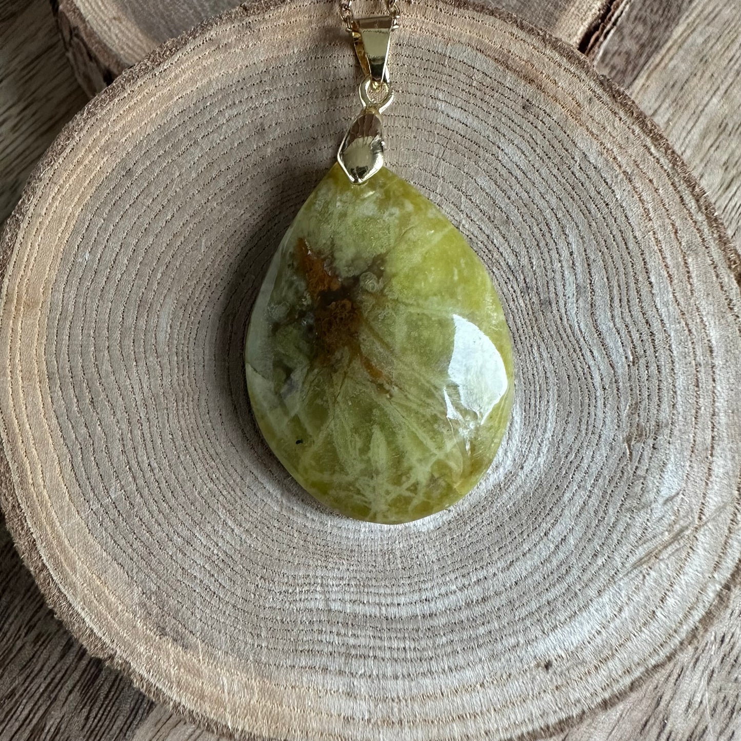 Pendentif Opale verte – Émotions, Lâcher-prise et Éveil énergétique (REF.390)