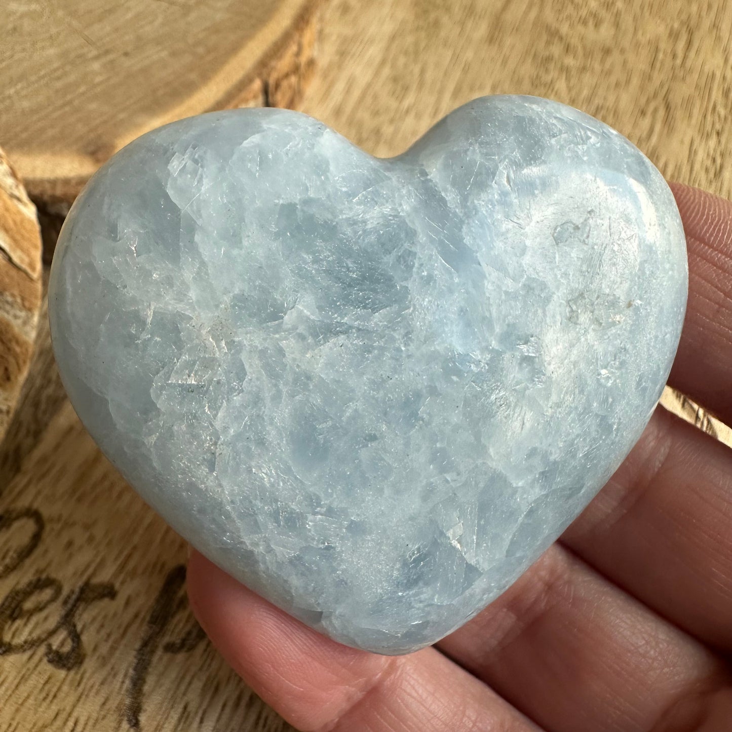 Cœur Calcite Bleue – Apaisement émotionnel & douceur du cœur (Réf. 60)