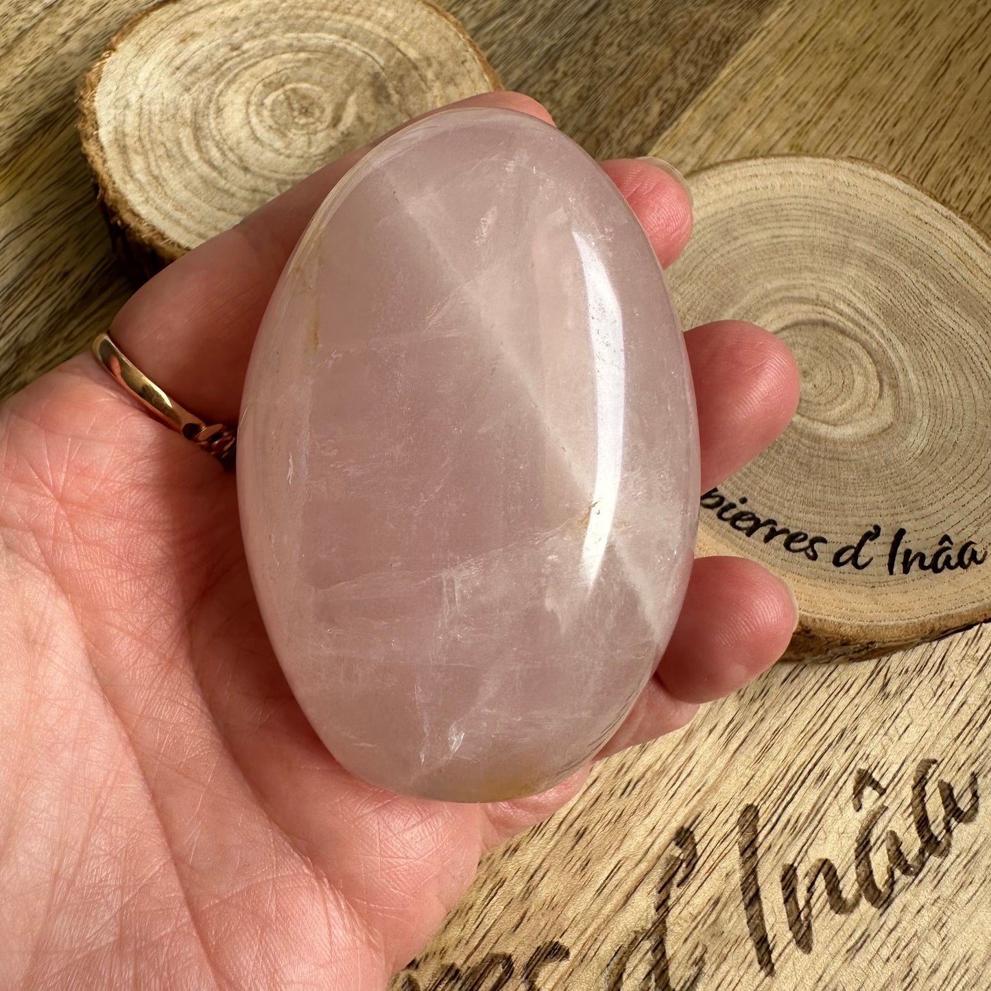 Forme Libre en Quartz Rose – Amour, Douceur et Guérison Émotionnelle