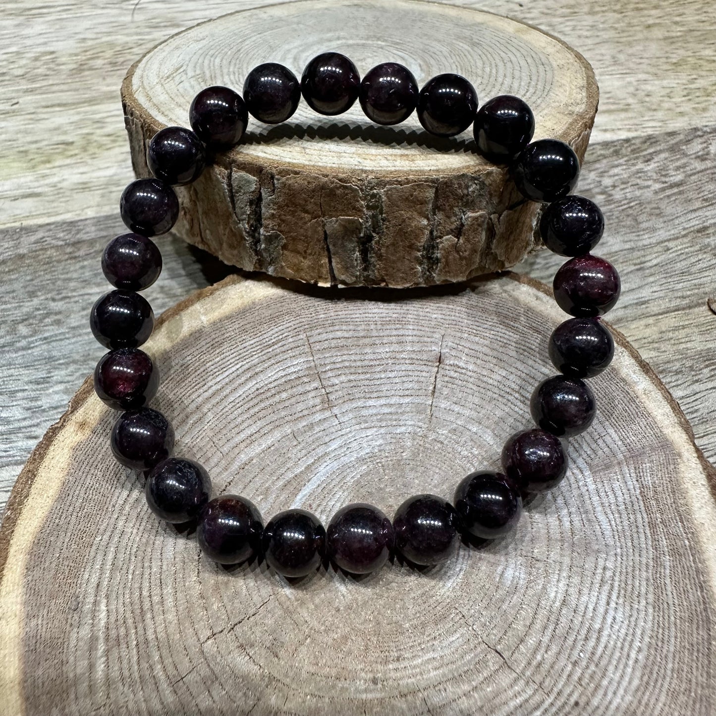 Bracelet Grenat Almandin 8mm – Énergie vitale, Ancrage et Passion (Qualité A)