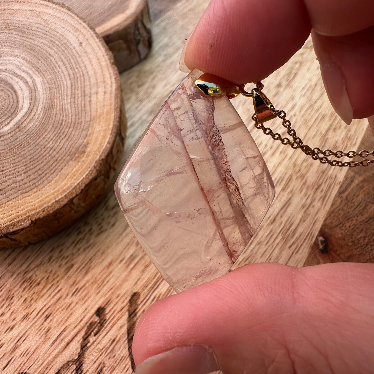 Pendentif quartz Hématoïde – Ancrage, Énergie et Protection - Réf 54