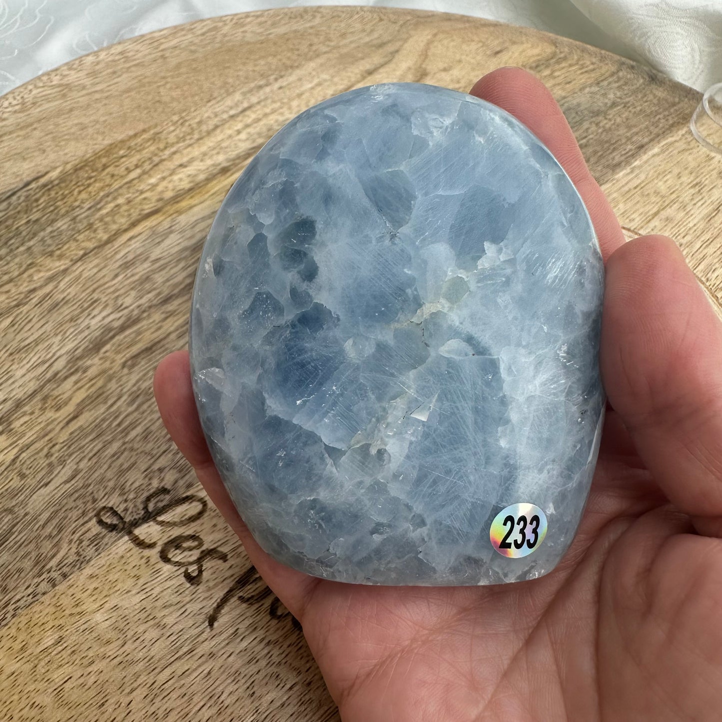 Forme libre Calcite Bleue – Sérénité & protection émotionnelle (Réf. 233)-332gr