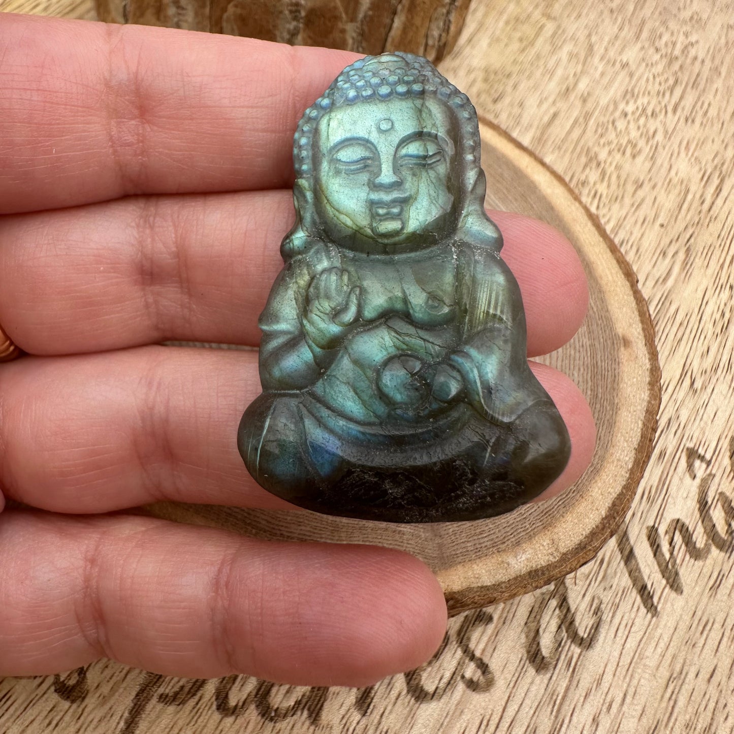 Bouddha en Labradorite – Sérénité et Protection énergétique - REF 65