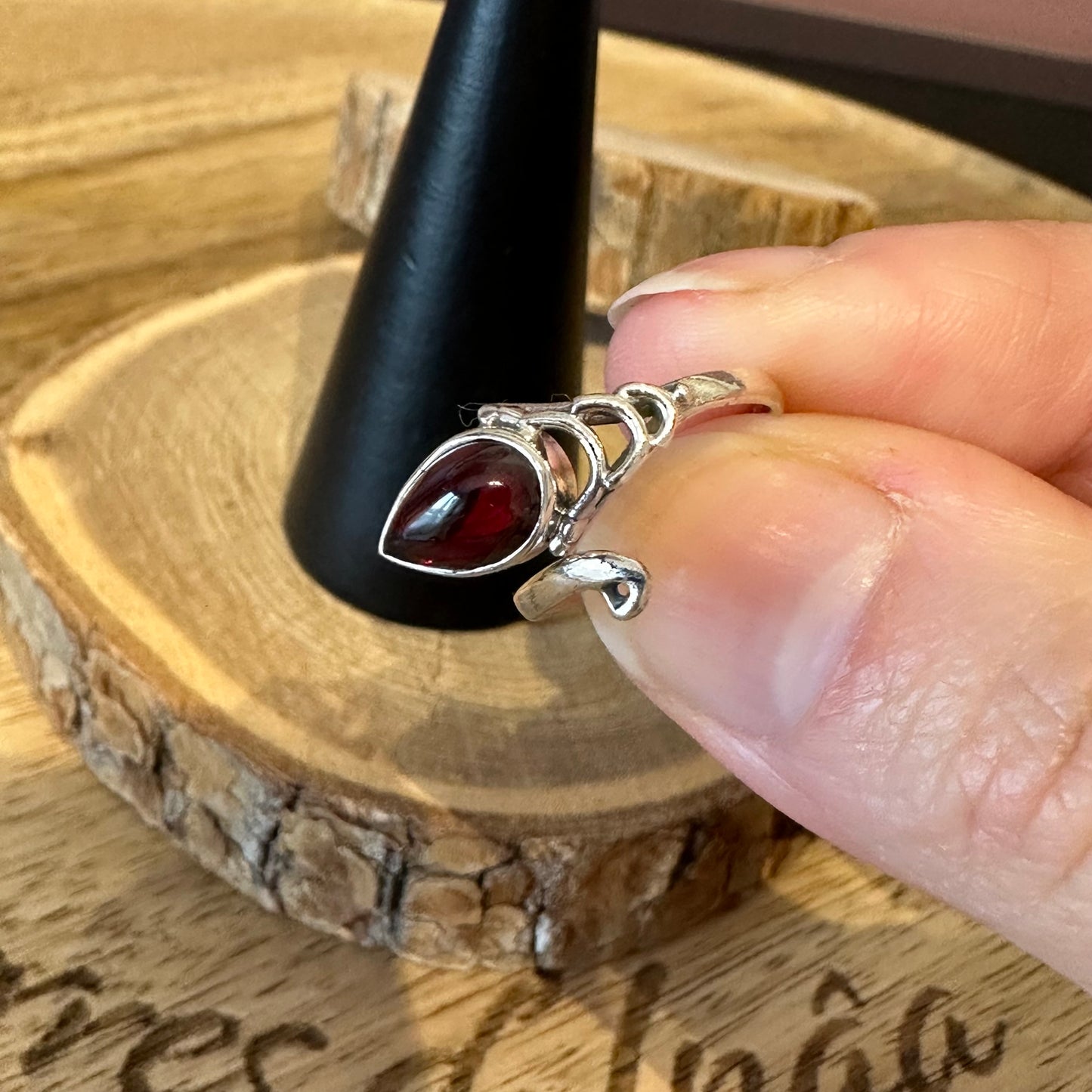 Bague Argent Grenat Rouge – Vitalité, Courage et Ancrage (Modèle évolution)