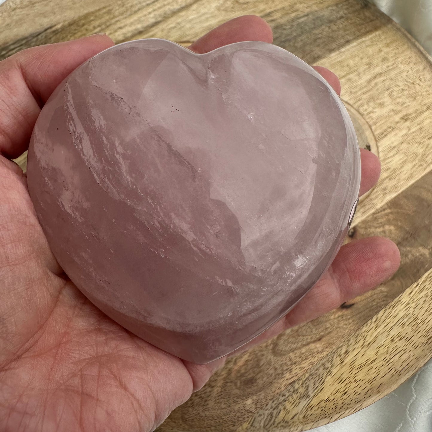 Coeur en Quartz Rose 421g – Amour, Douceur et Guérison Émotionnelle – REF 215