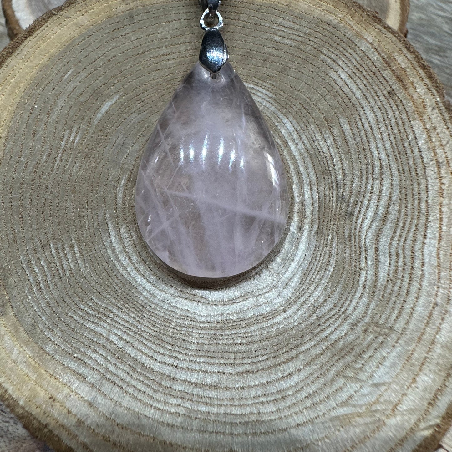 Pendentif goutte Quartz Rose – Amour, apaisement et confiance en soi