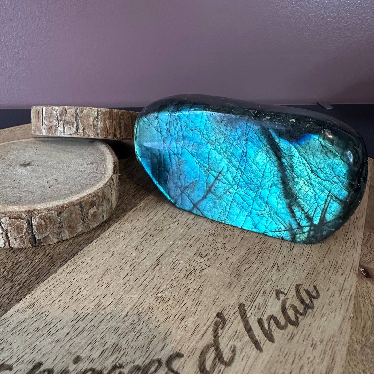 Forme Libre Labradorite – Protection, Intuition et Équilibre Émotionnel – REF 367 (679 g)