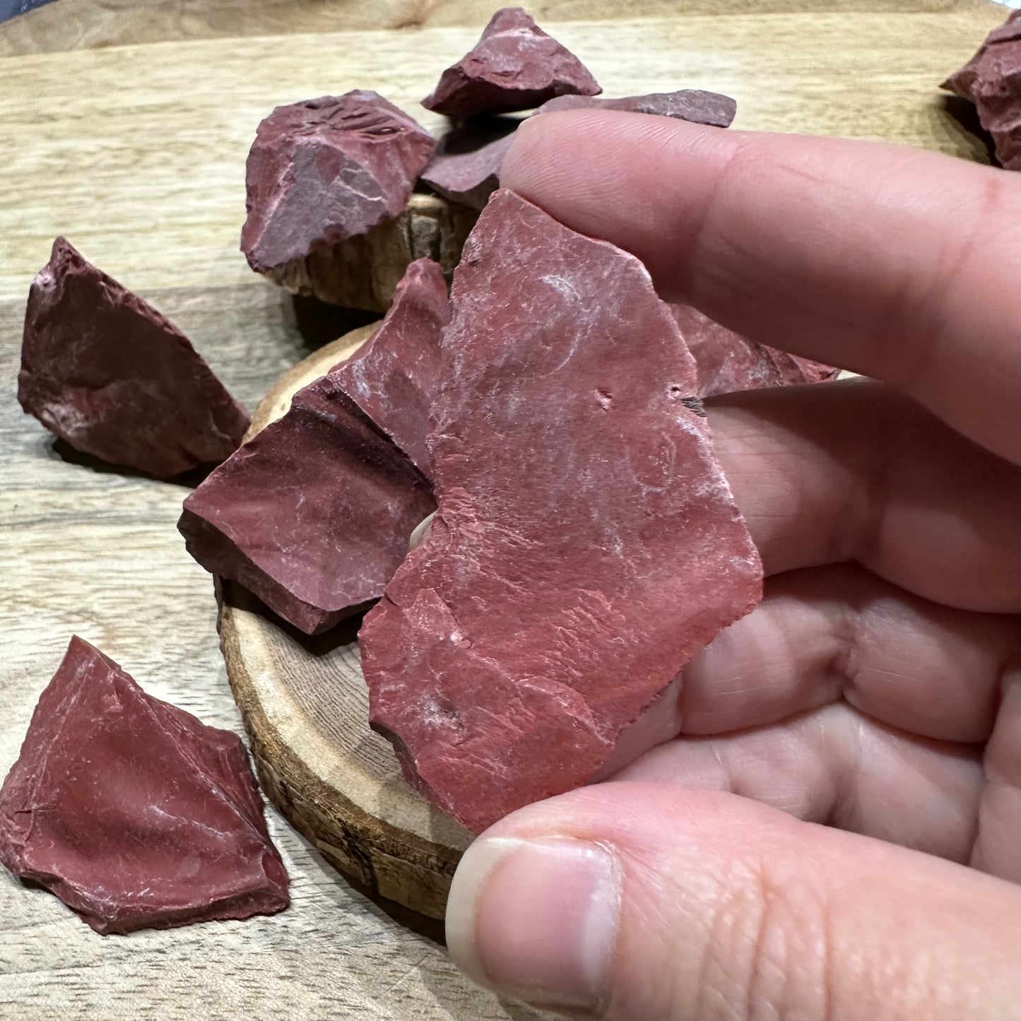 Pierre Brute Jaspe Rouge Standard – Ancrage, Calme et Créativité