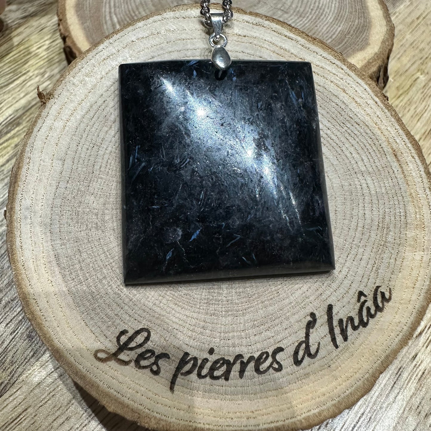 Pendentif Nuumite XL – Protection, Ancrage et Transformation - Réf 275