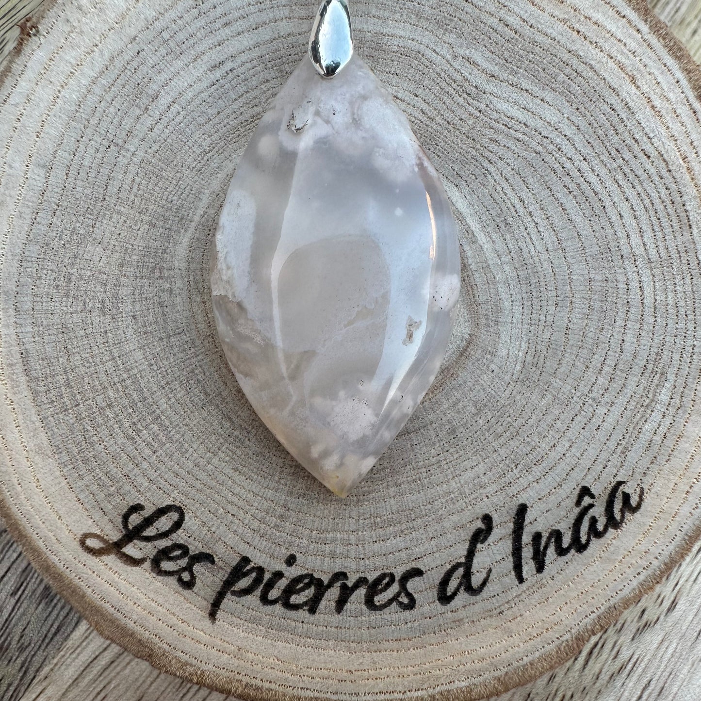 Pendentif Agate Fleur de Cerisier – Douceur, apaisement et positivité – REF 148