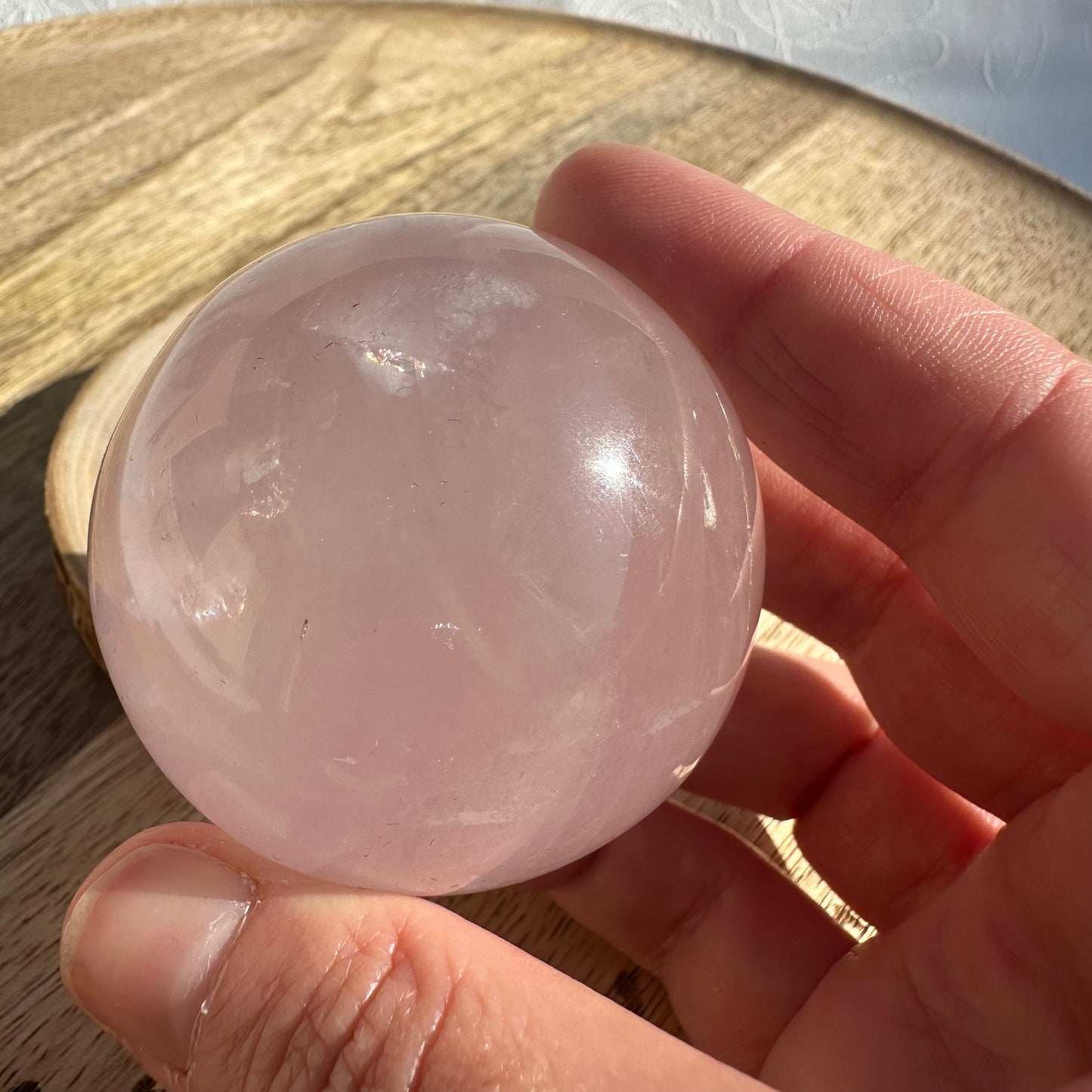 Sphère en Quartz Rose étoilée 217gr- REF 137