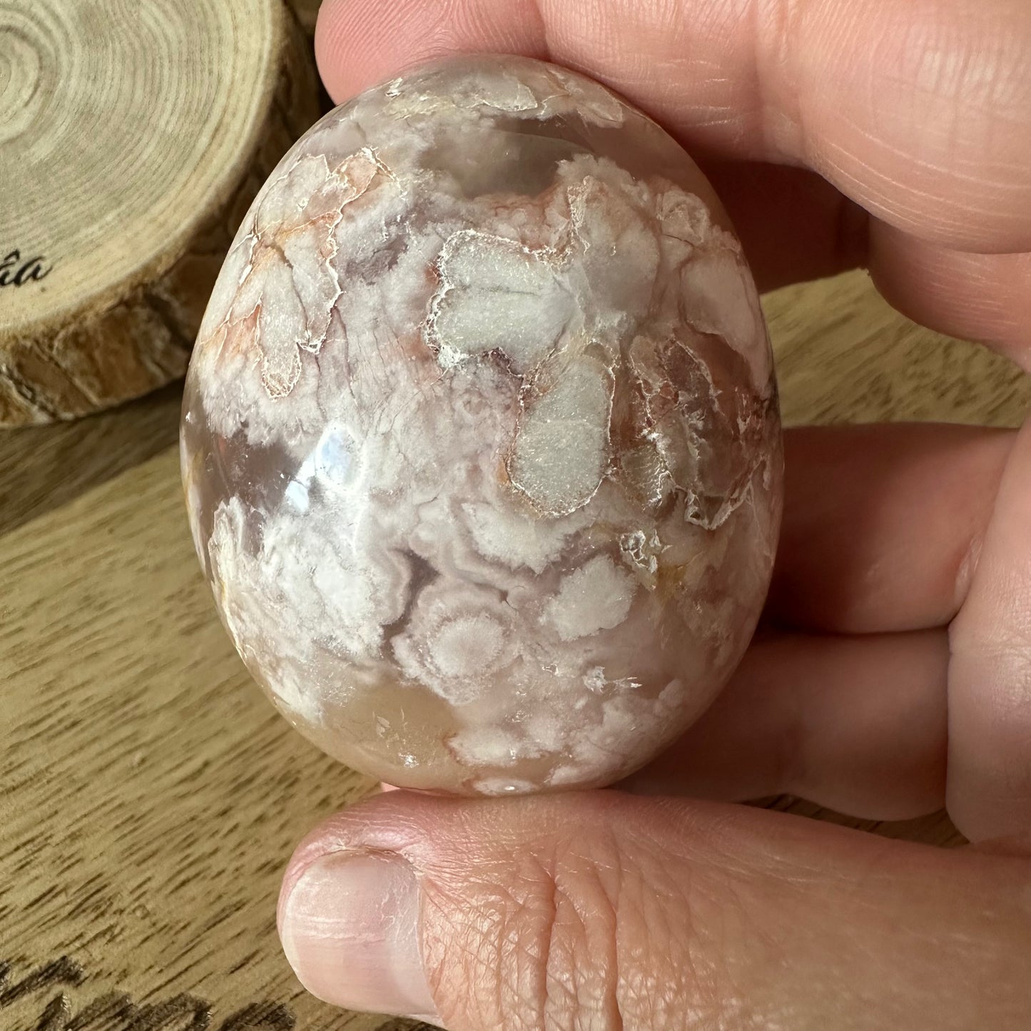 Galet Agate Fleur de Cerisier – Douceur, apaisement et positivité – REF 198 (132 gr)