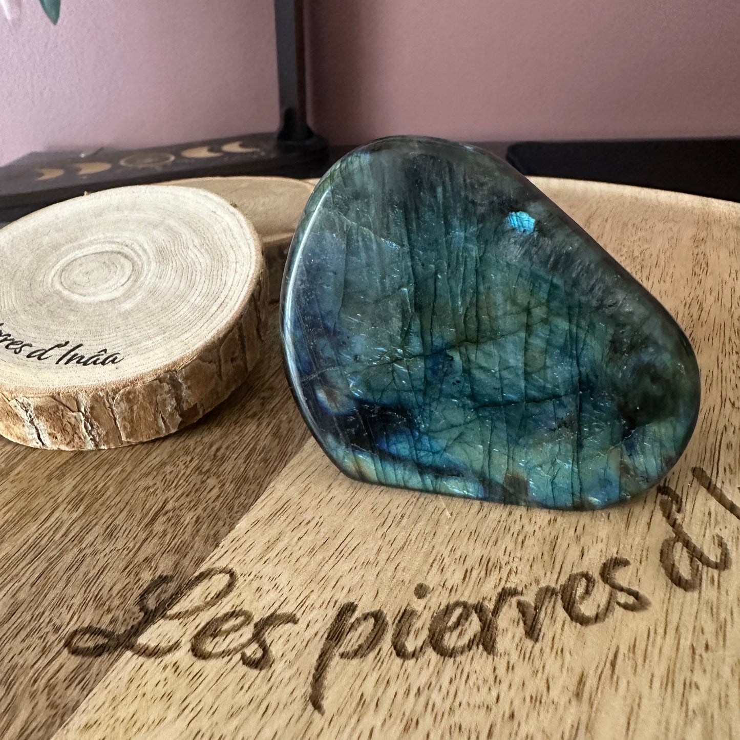 Forme Libre Labradorite – Protection, Intuition et Équilibre Émotionnel – REF 219 (250 gr)