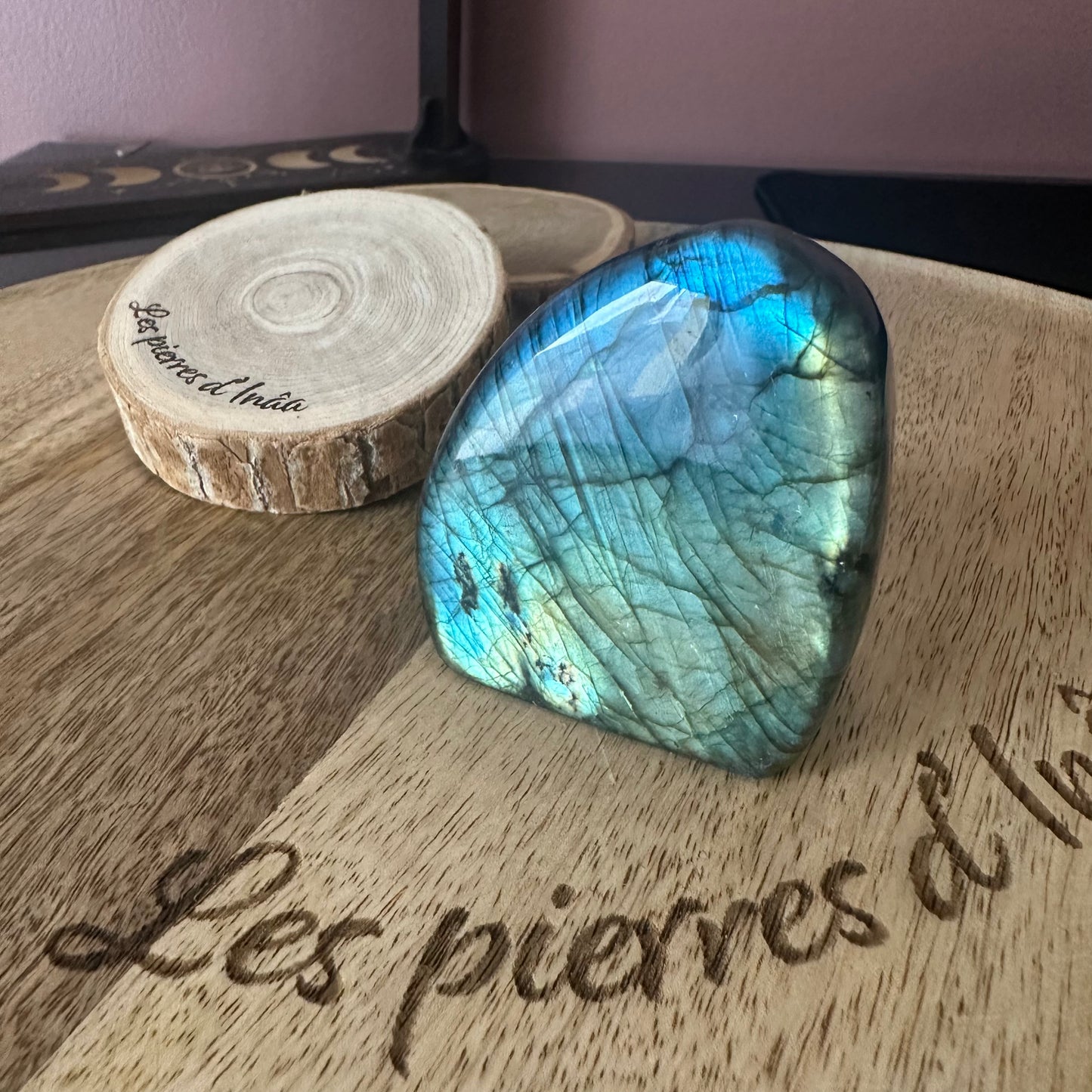 Forme Libre Labradorite – Protection, Intuition et Équilibre Émotionnel – REF 218 (239 gr)