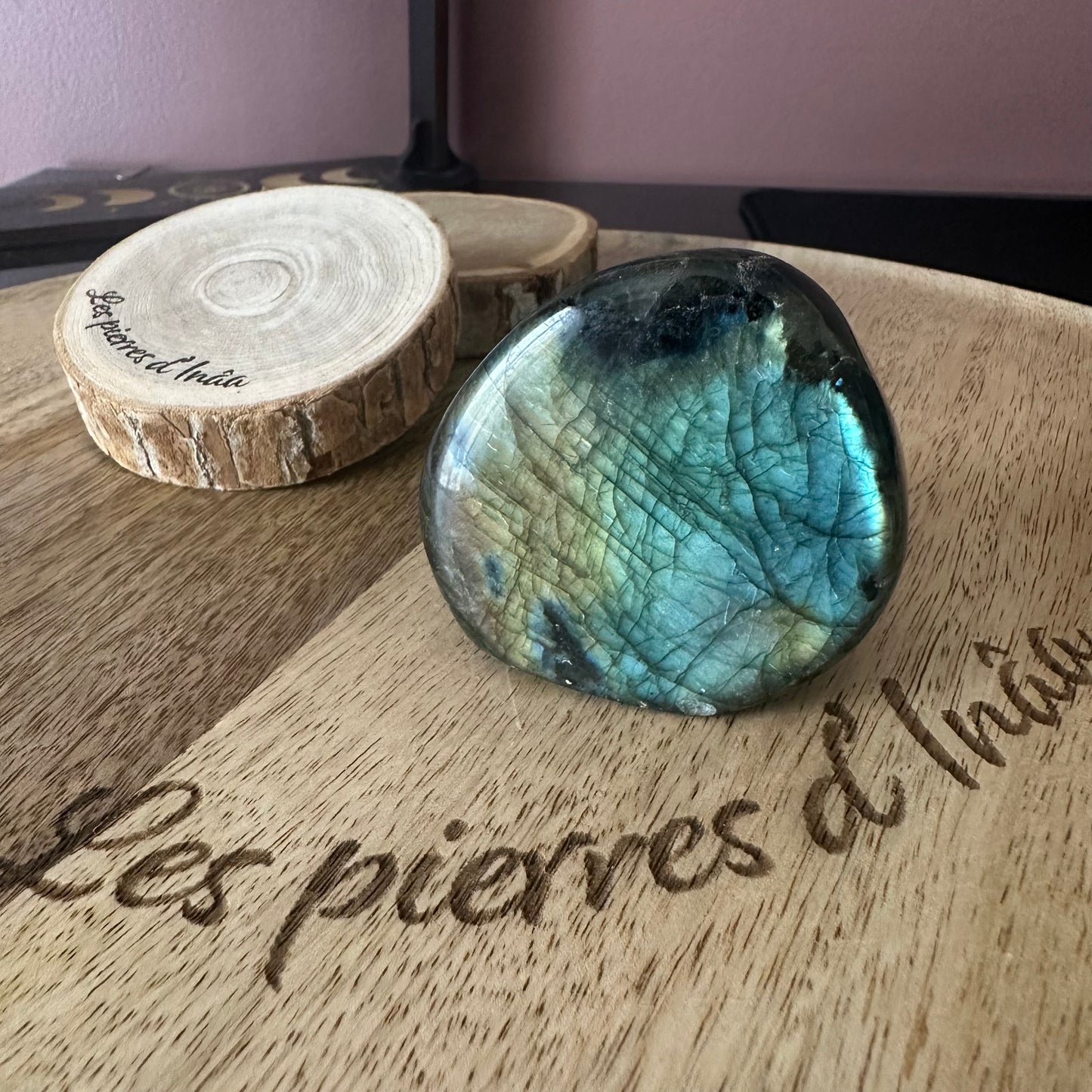 Forme Libre Labradorite – Protection, Intuition et Équilibre Émotionnel – REF 217 (219 gr)