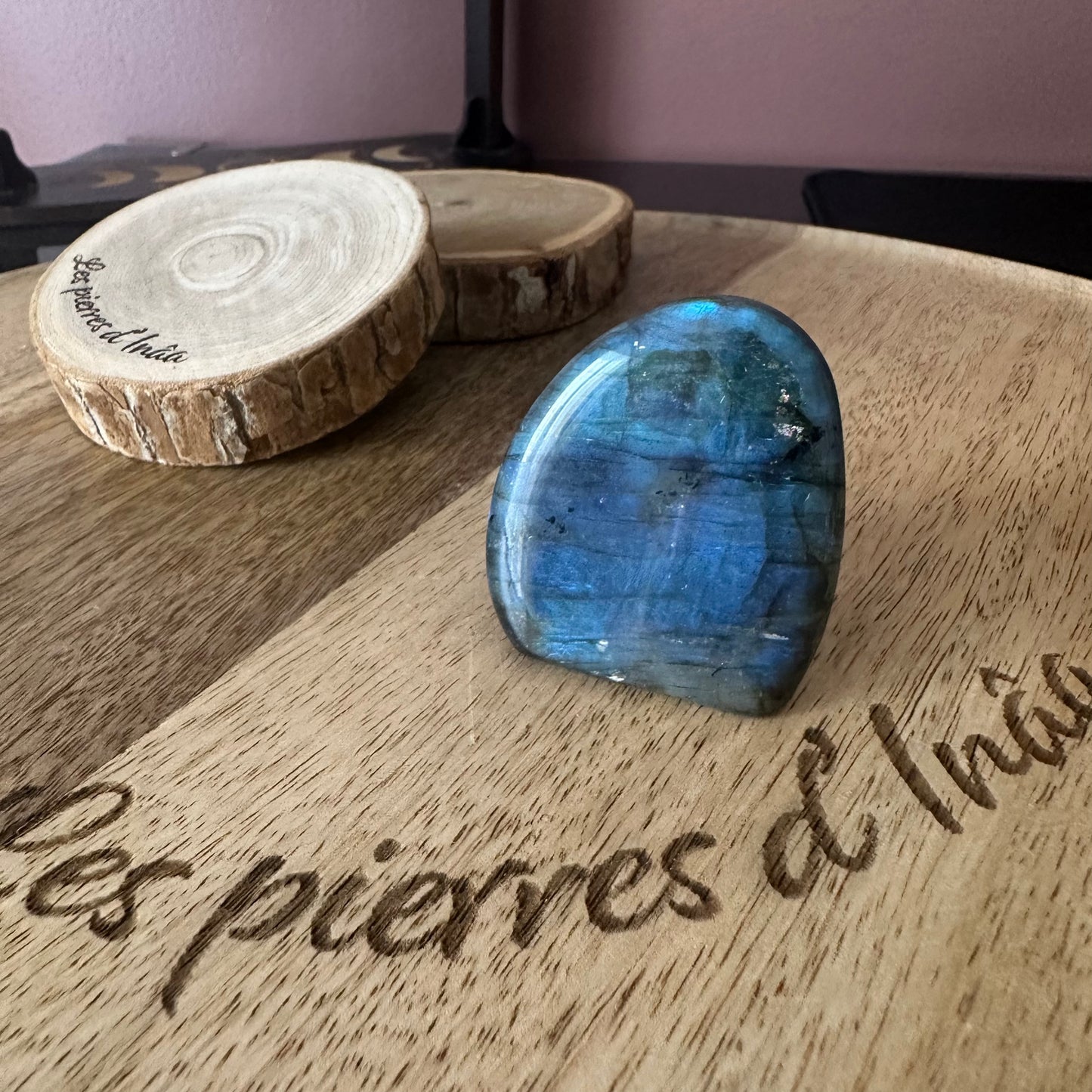 Forme Libre Labradorite – Protection, Intuition et Équilibre Émotionnel – REF 216 (87gr)