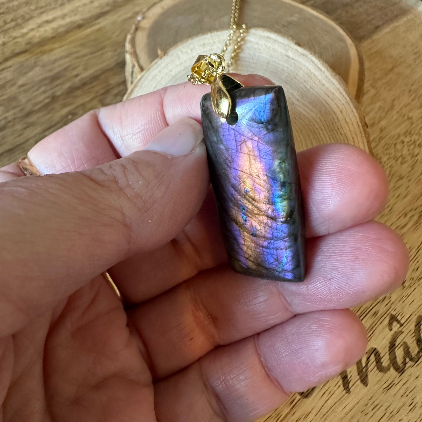 Pendentif Labradorite – Protection, Intuition et Bouclier énergétique (REF 235)