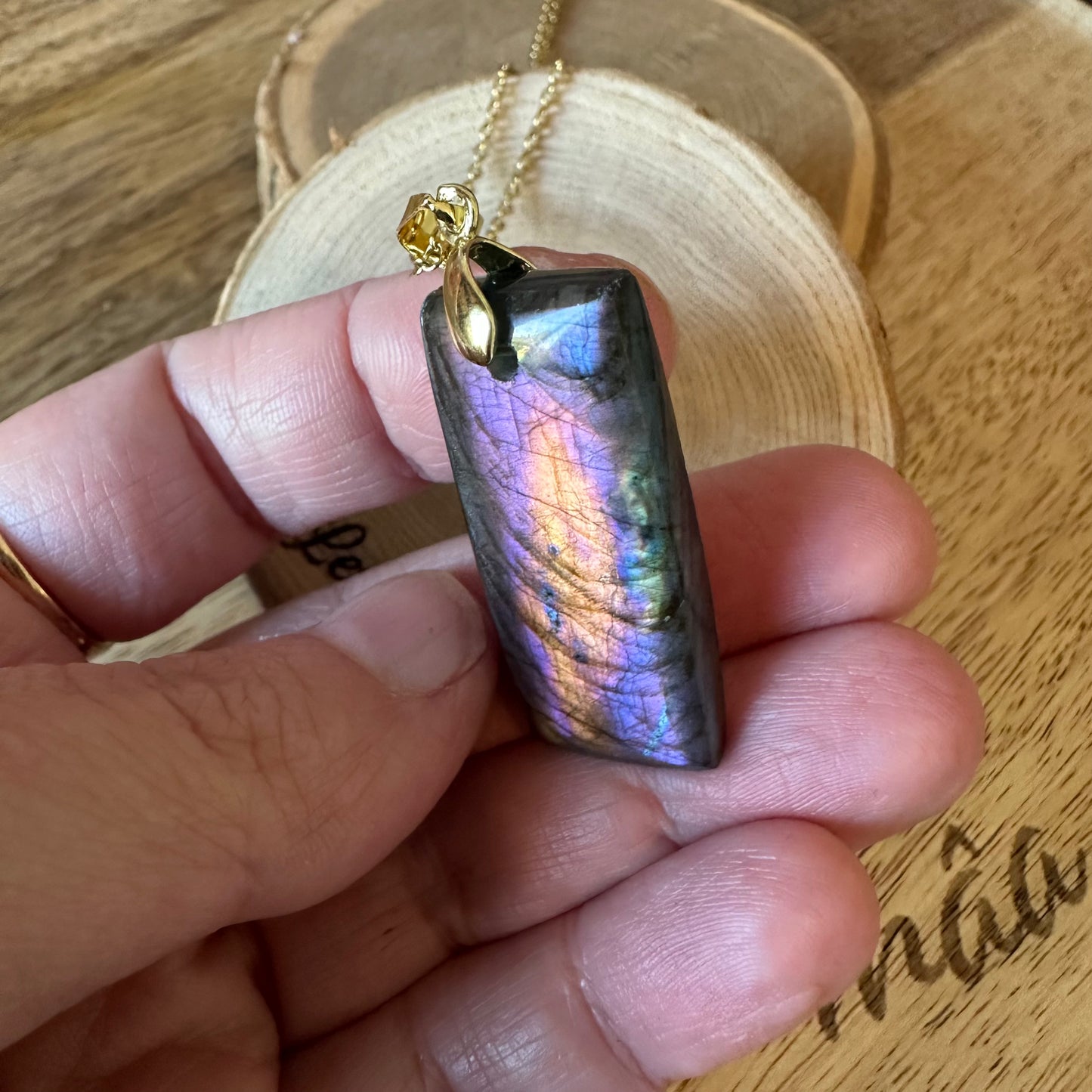 Pendentif Labradorite – Protection, Intuition et Bouclier énergétique (REF 235)