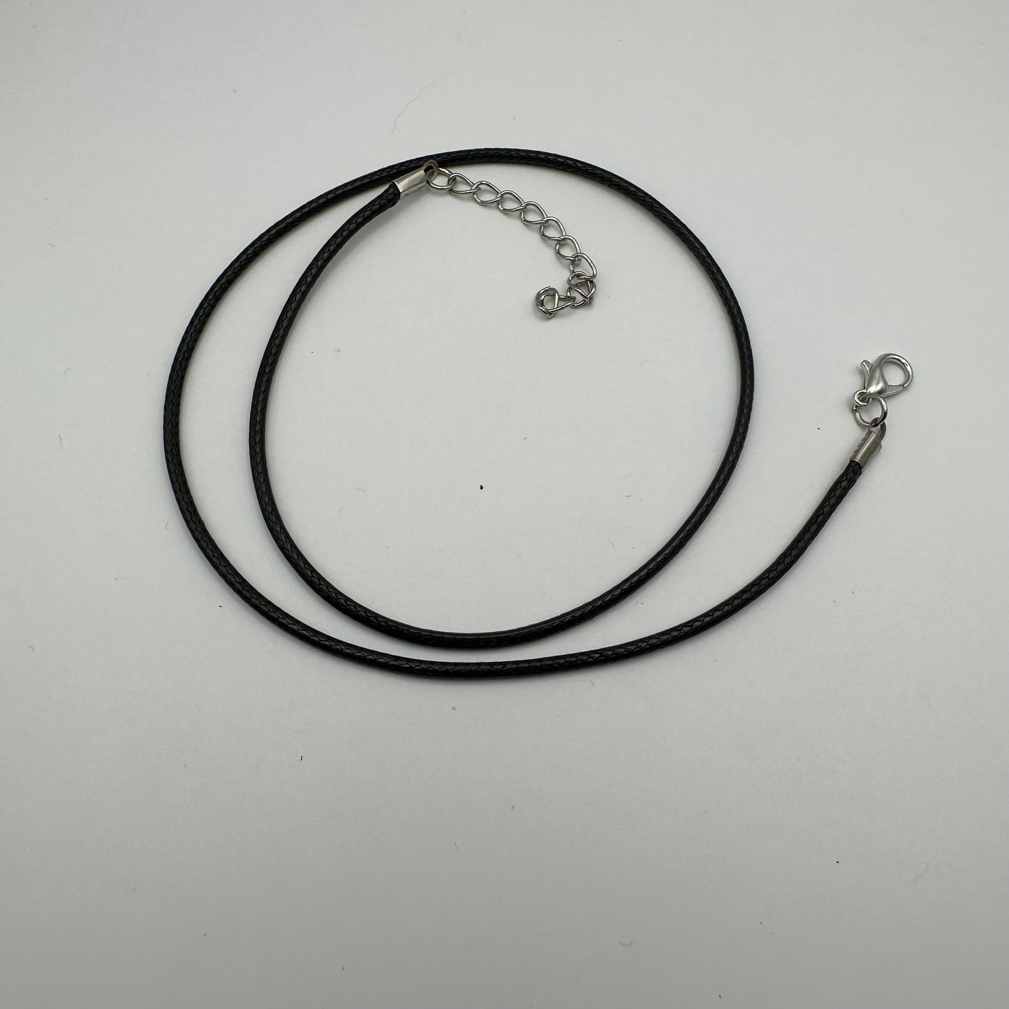 Cordon de collier Noir – Simplicité élégante pour tous vos pendentifs