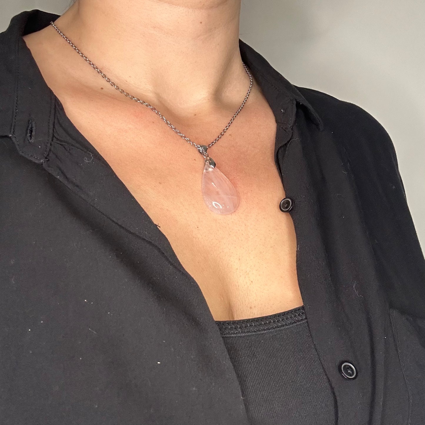 Pendentif goutte Quartz Rose – Amour, apaisement et confiance en soi