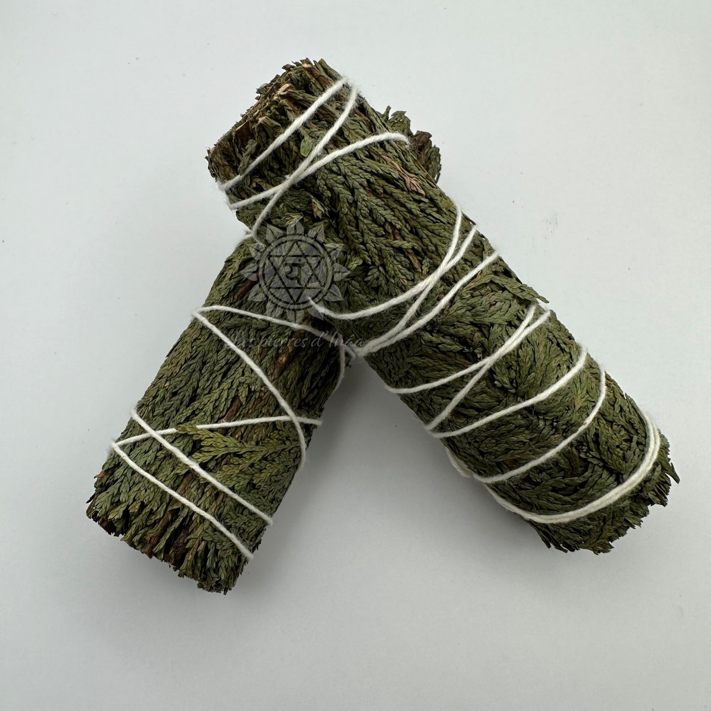 Bâton de Fumigation en Cèdre – Purification, Sérénité et Intuition