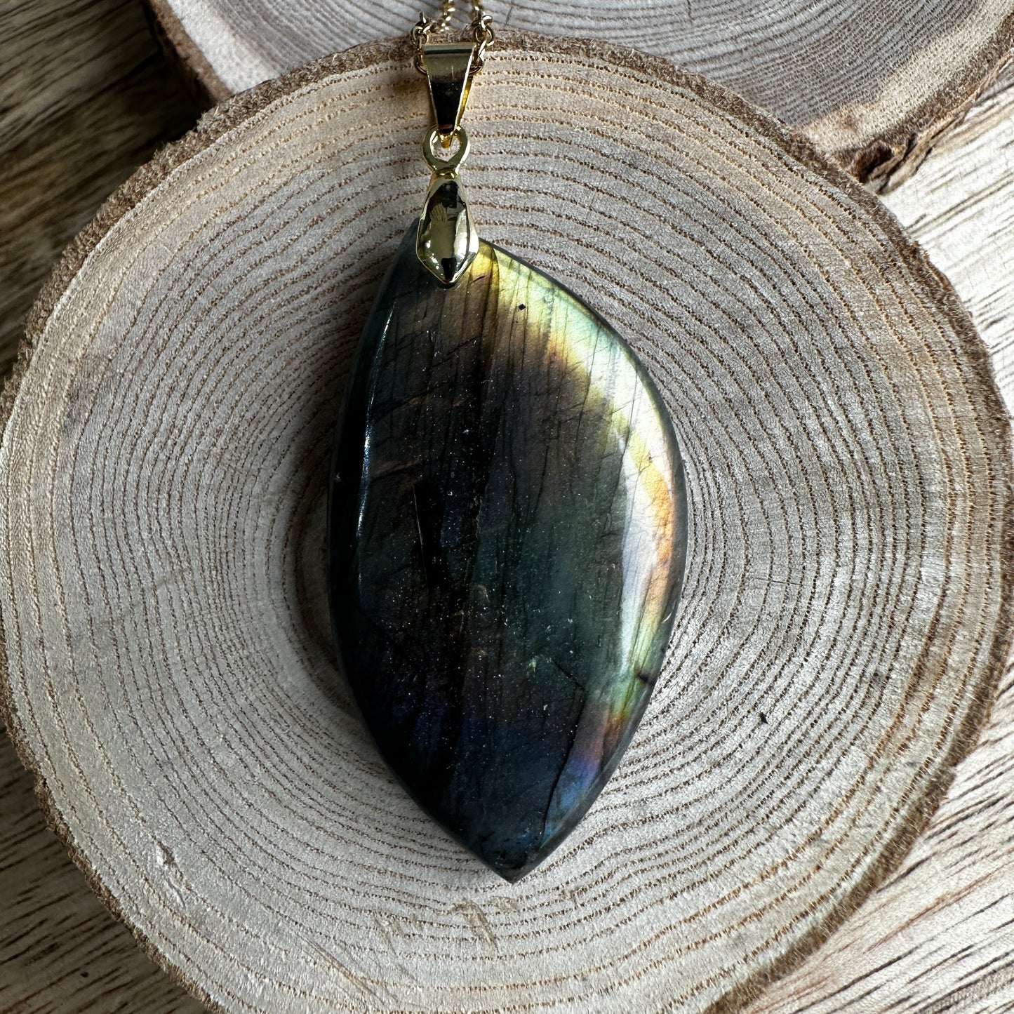 Pendentif Labradorite  – Protection, Intuition et Bouclier énergétique (REF 218)