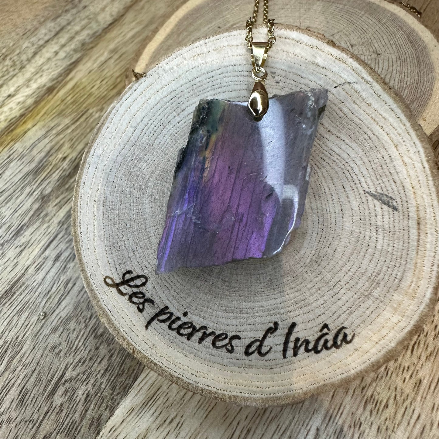 Pendentif Labradorite BRUT  – Protection, Intuition et Bouclier énergétique (REF 31)