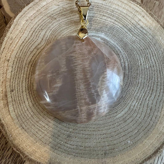 Pendentif en Pierre de Lune orange – Féminité et Joie de vivre - Ref 413