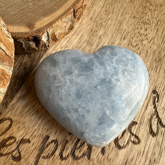 Cœur Calcite Bleue – Apaisement émotionnel & douceur du cœur (Réf. 60)