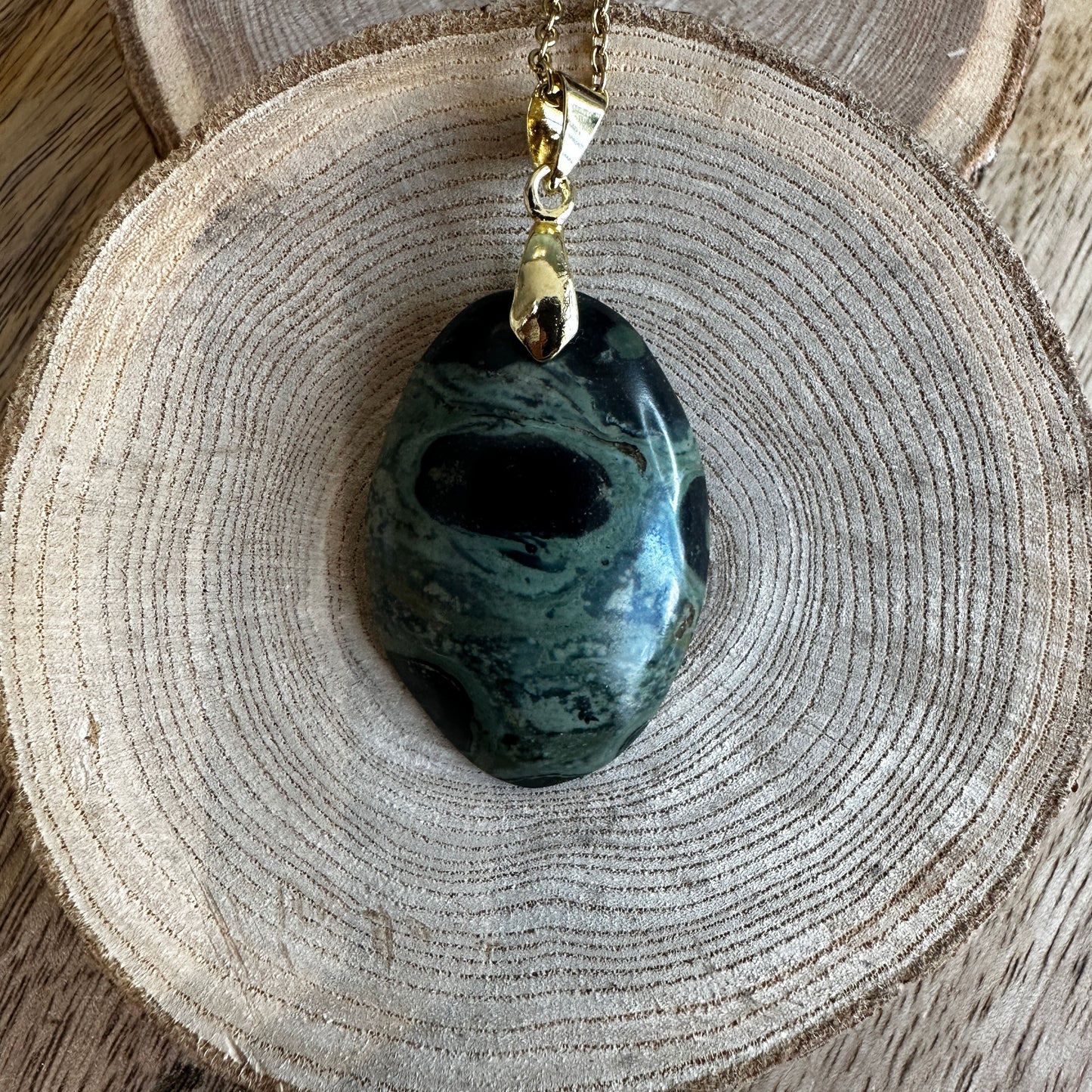 Pendentif Jaspe Kambaba – Pierre d’ancrage et de stabilité émotionnelle | Réf. 67