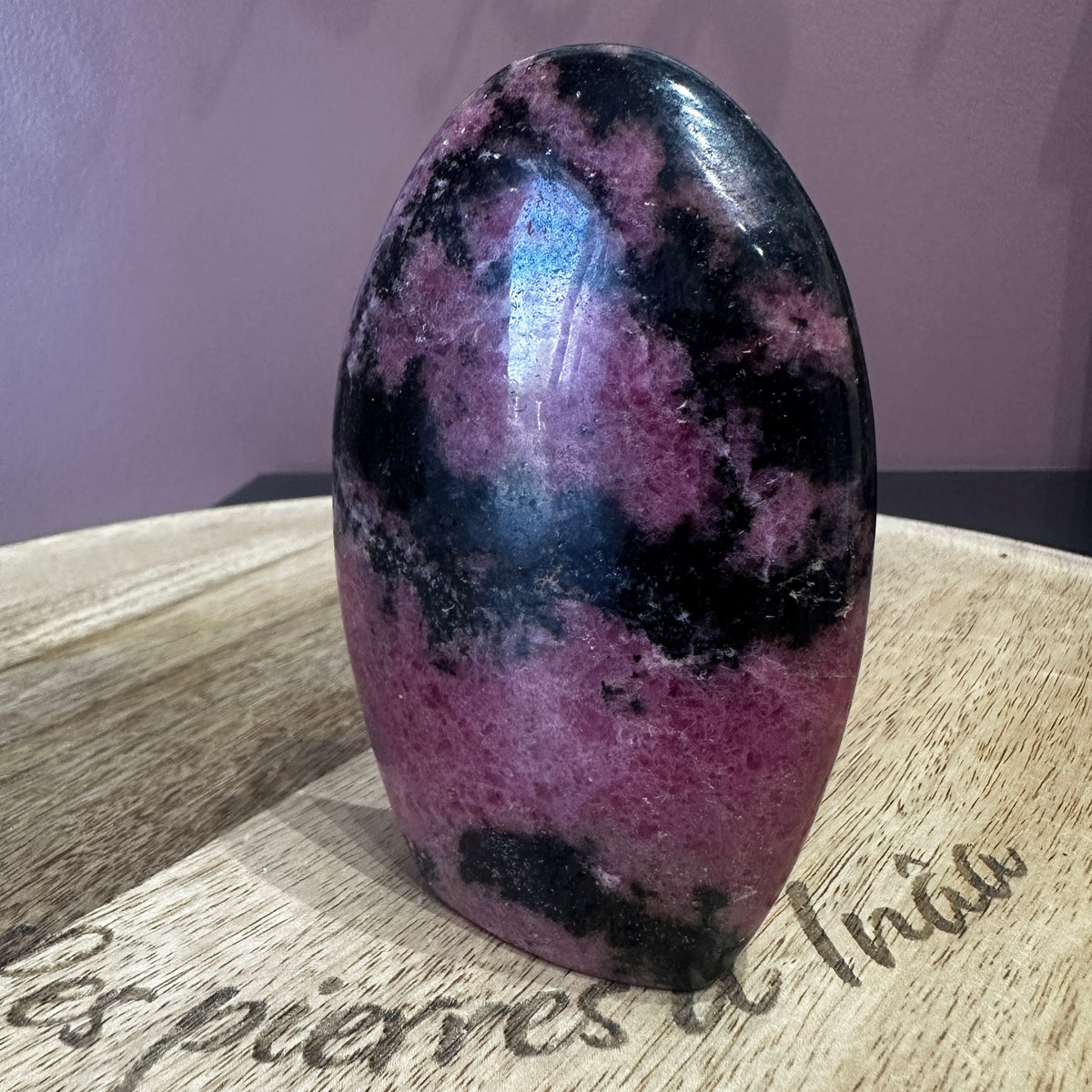 Forme libre  Rhodonite – Pierre d’apaisement & protection émotionnelle - REF M10
