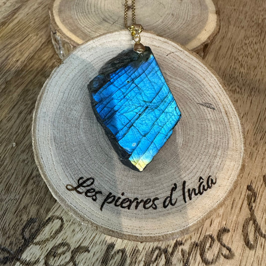 Pendentif Labradorite BRUT  – Protection, Intuition et Bouclier énergétique (REF 29)