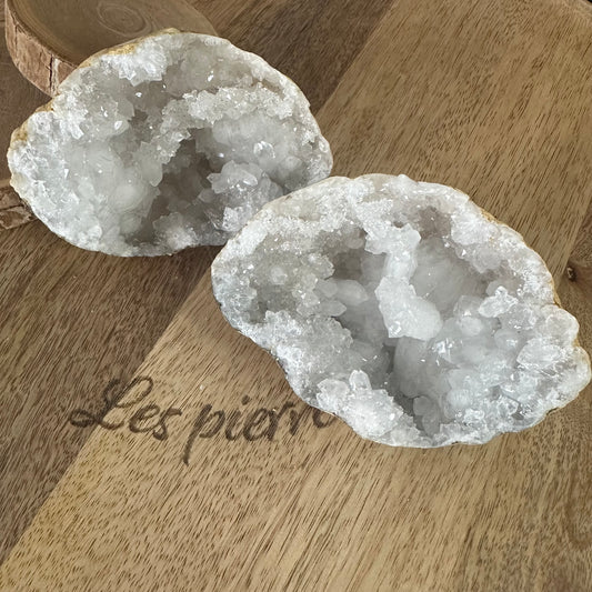 Géode entière de Cristal de Roche – Clarté, Énergie, Élévation Ref: 306