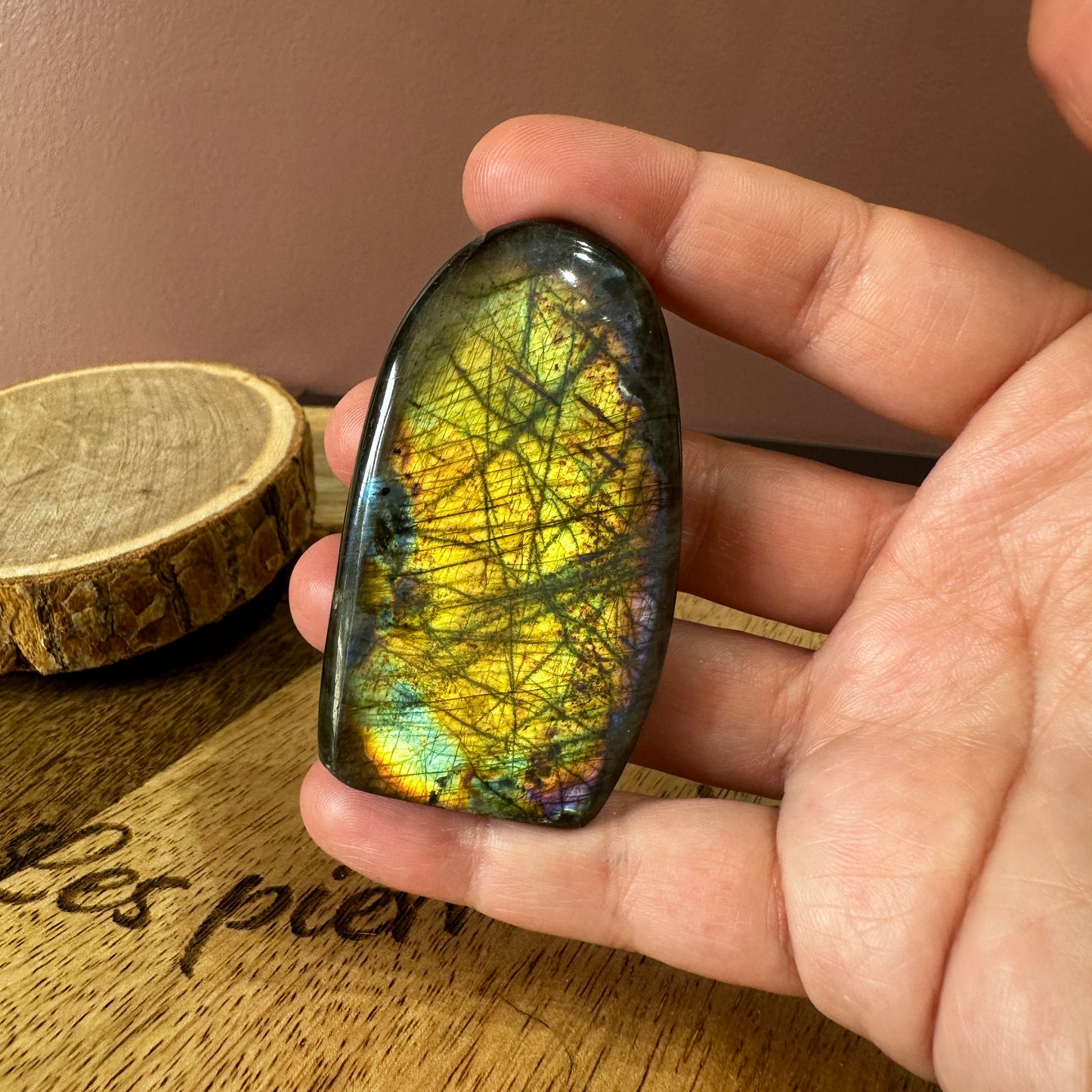 Forme Libre Labradorite – Protection, Intuition et Équilibre Émotionnel – REF 234 (86 g)