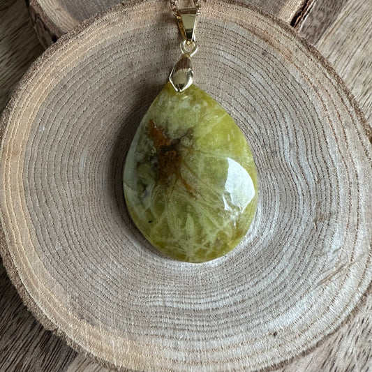 Pendentif Opale verte – Émotions, Lâcher-prise et Éveil énergétique (REF.390)