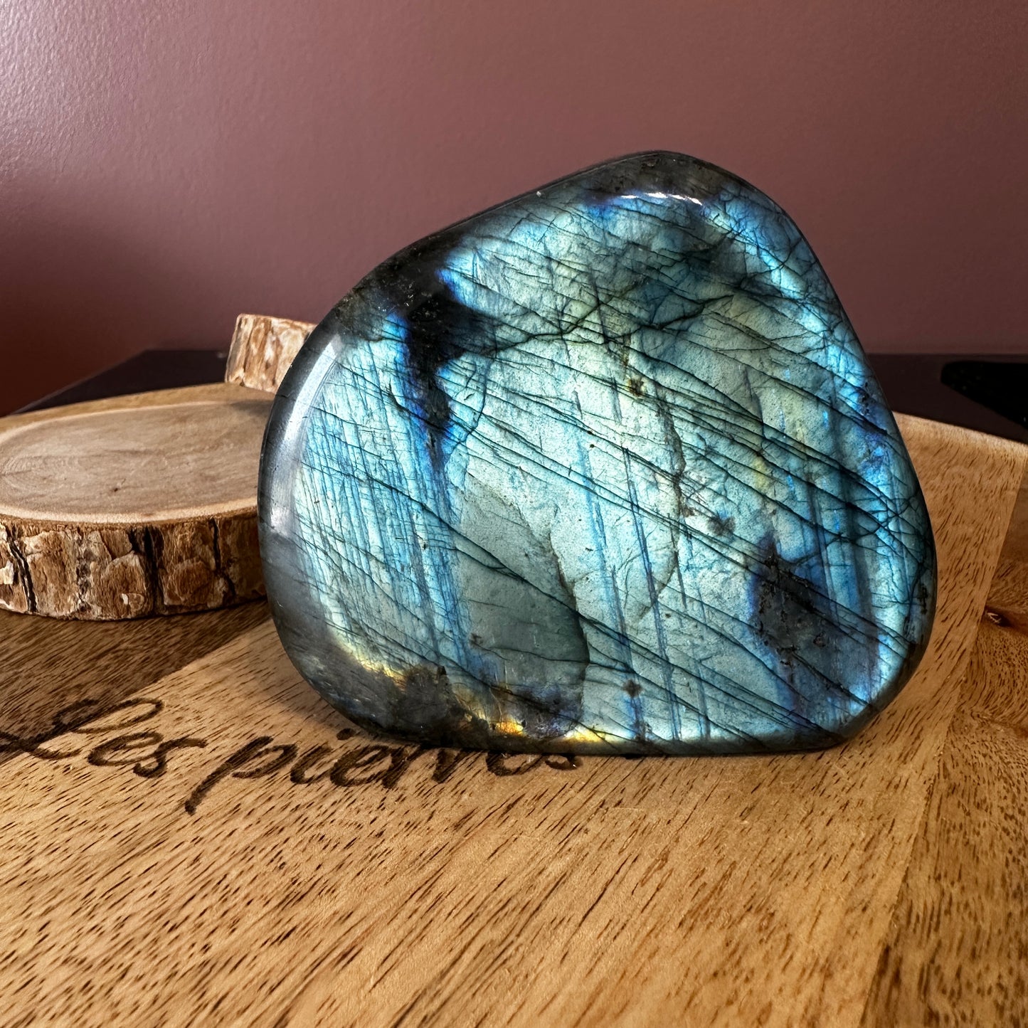 Forme Libre Labradorite – Protection, Intuition et Équilibre Émotionnel – REF 32 (476 g)