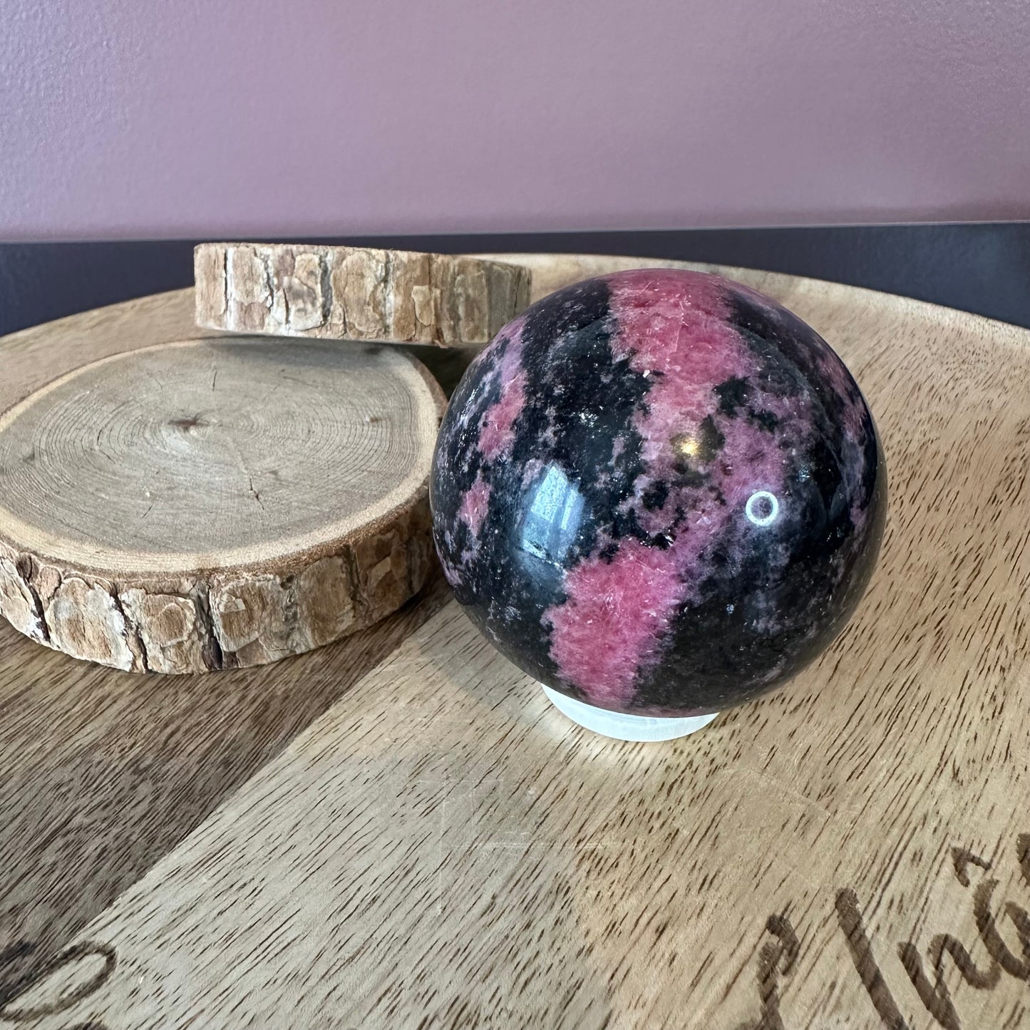 Sphère Rhodonite – Pierre d’apaisement & protection émotionnelle - REF 365 - 426gr