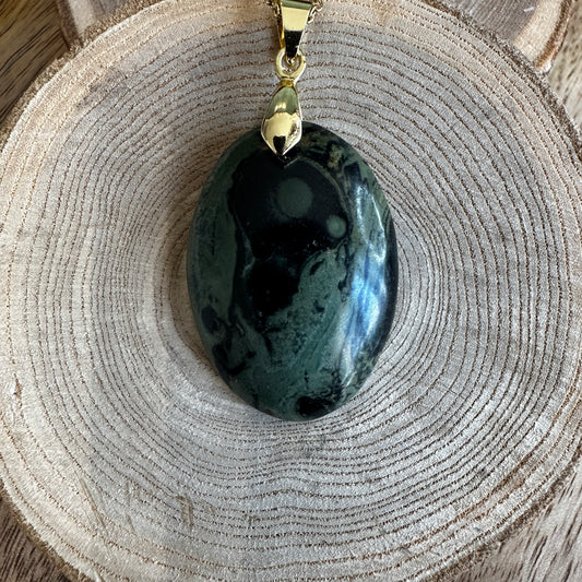 Pendentif Jaspe Kambaba – Pierre d’ancrage et de stabilité émotionnelle | Réf. 66