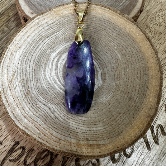 Pendentif Charoïte – Intuition, Paix Intérieure et Capacités Extrasensorielles rèf: 166