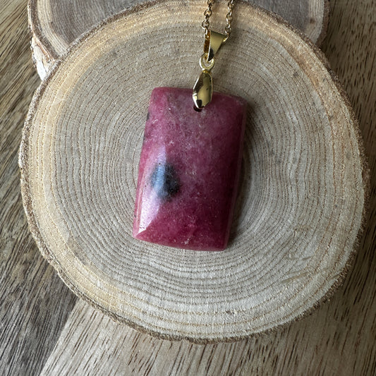 Pendentif Rhodonite – protection, apaisement, amour (Réf 140)