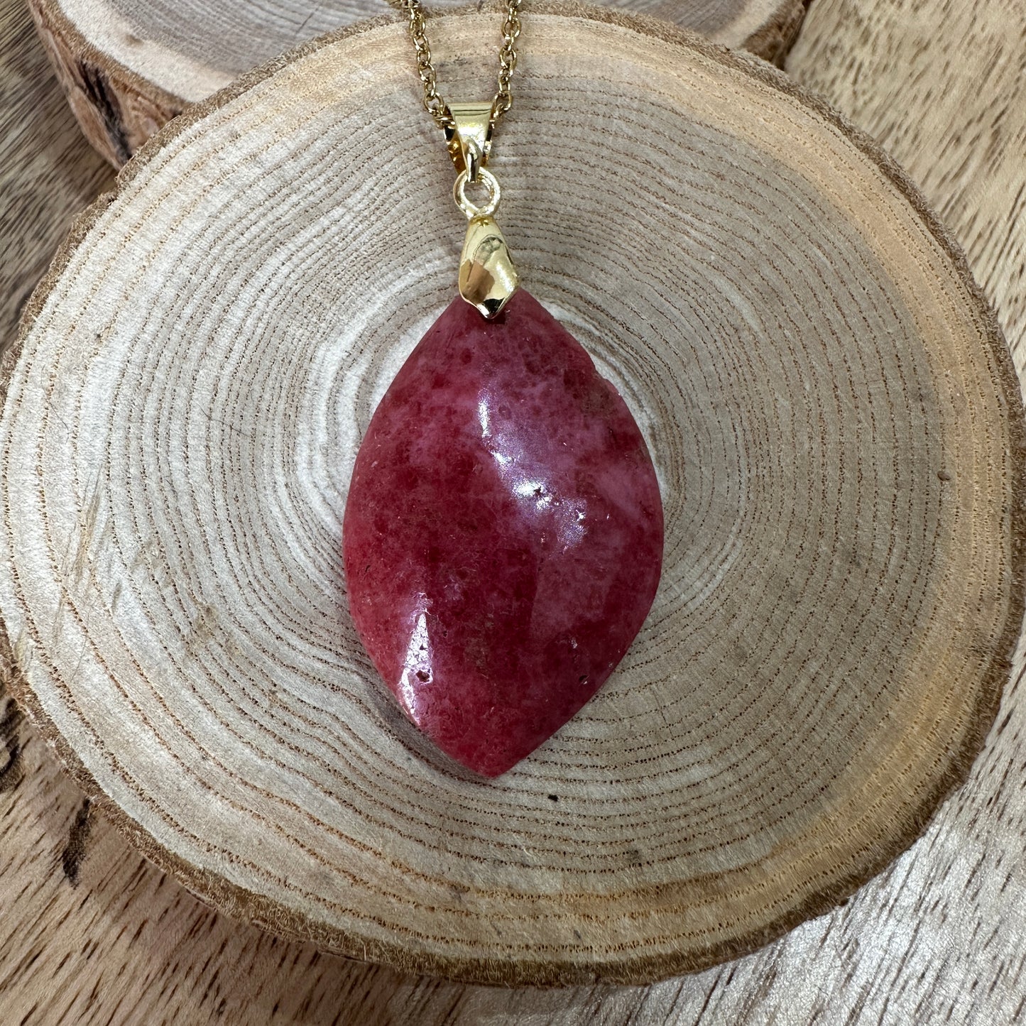 Pendentif Rhodonite – protection, apaisement, amour rèf: 141