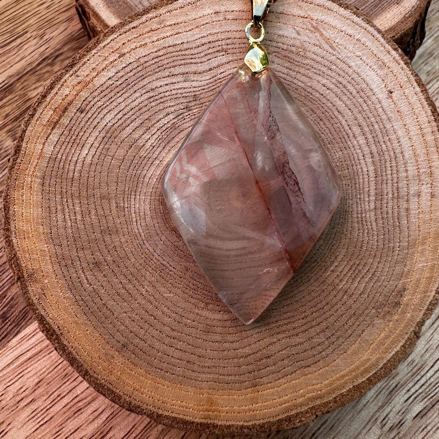 Pendentif quartz Hématoïde – Ancrage, Énergie et Protection - Réf 54