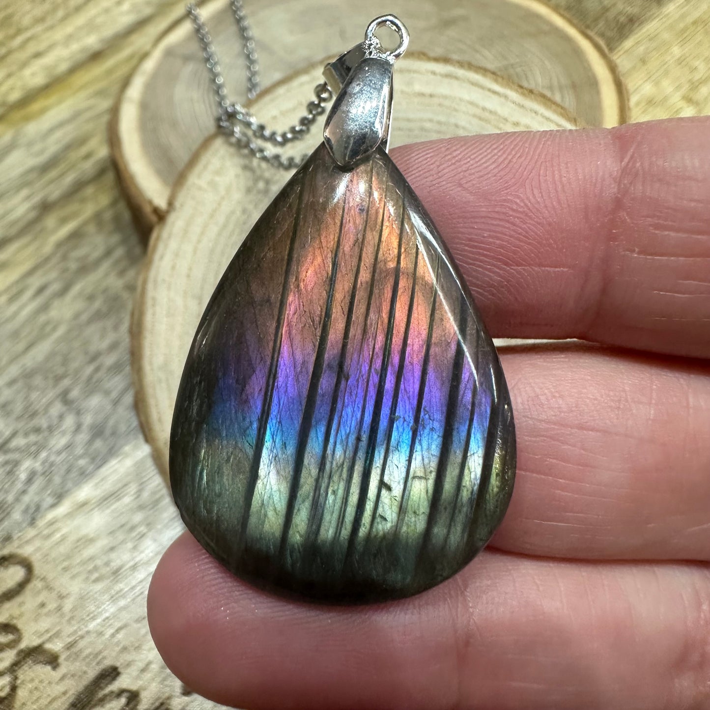 Pendentif Labradorite  – Protection, Intuition et Bouclier énergétique (REF 134)