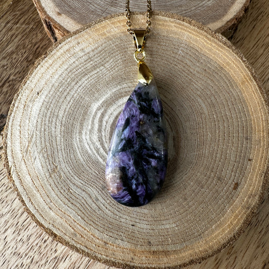 Pendentif Charoïte – Intuition, Paix Intérieure et Capacités Extrasensorielles rèf: 165
