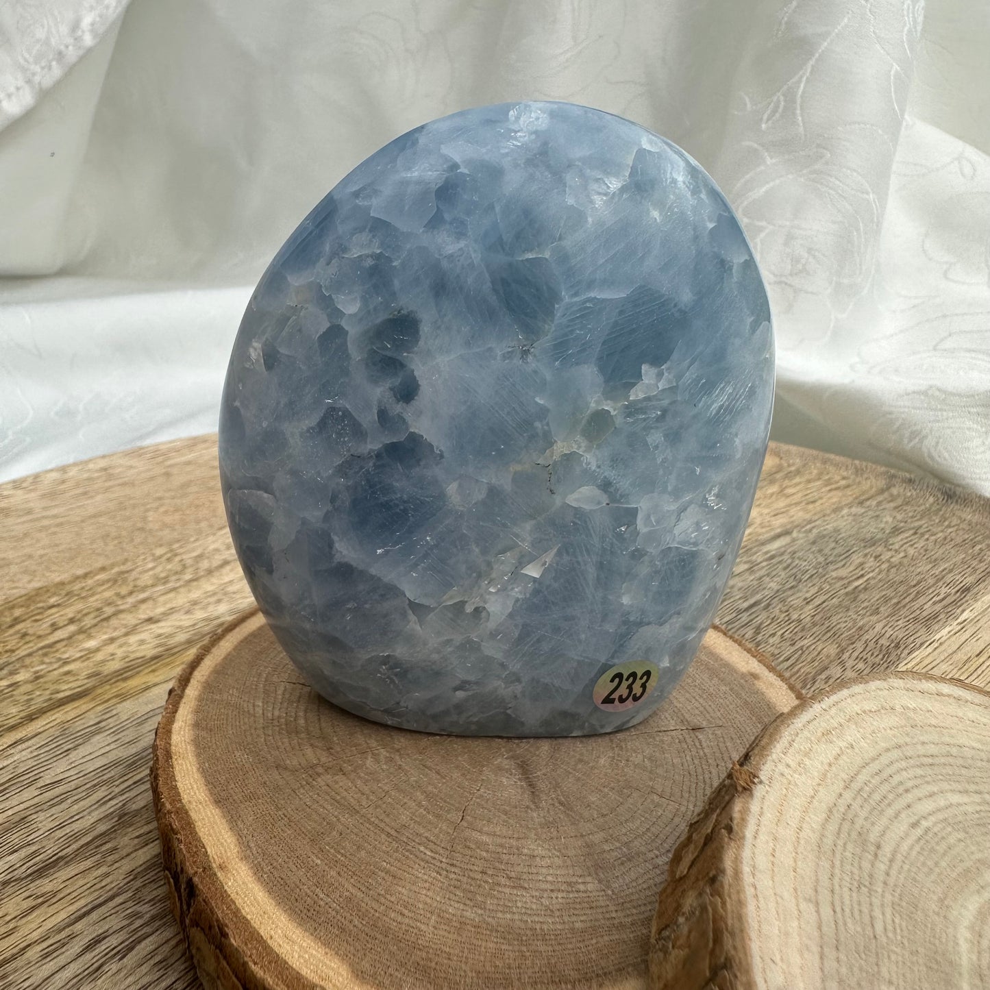 Forme libre Calcite Bleue – Sérénité & protection émotionnelle (Réf. 233)-332gr